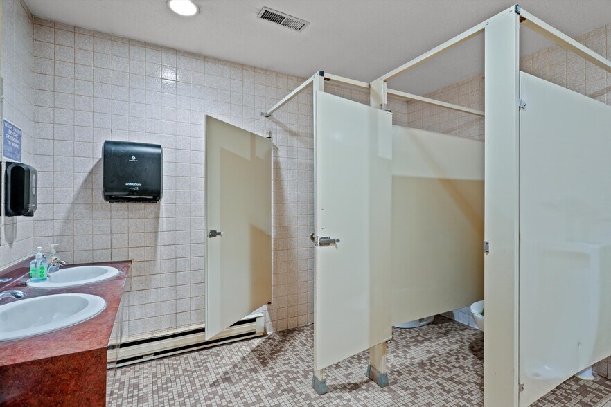 More Photos Of N10005 Highway 73, Greenwood Bar For Sale