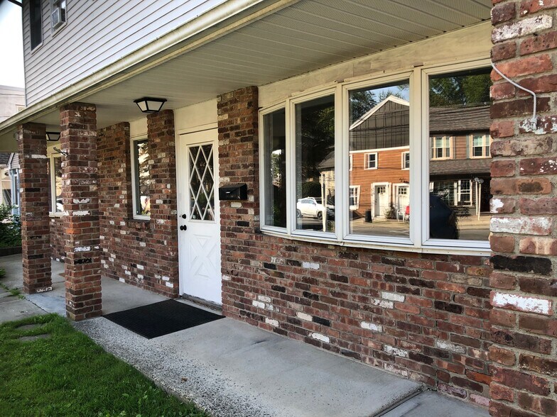 More Photos Of 321 Main St, Cornwall General Retail For Lease