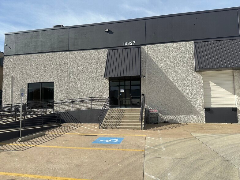 More Photos Of 14327 Gillis Rd, Dallas Distribution For Lease