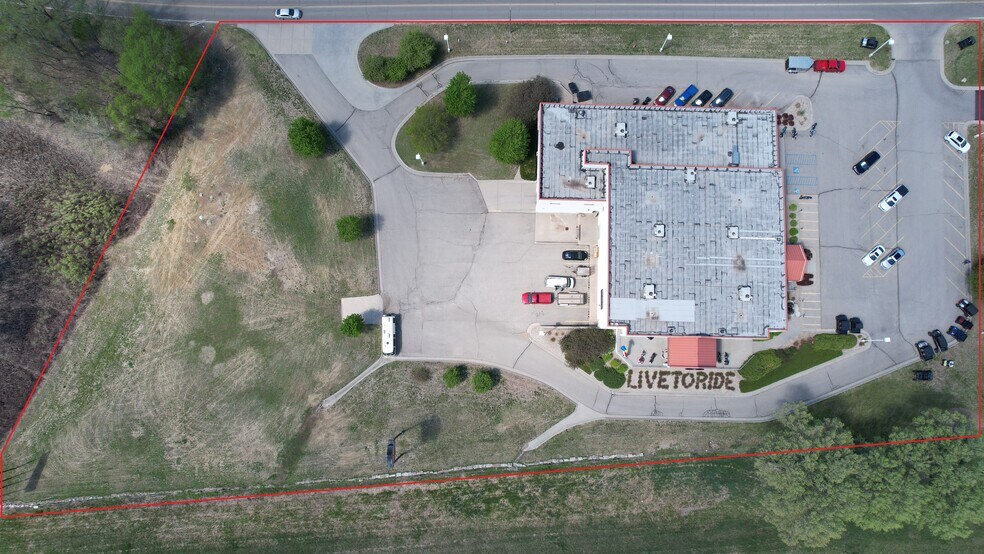 More Photos Of 1021 Goldenbelt Blvd, Junction City Auto Dealership For Sale
