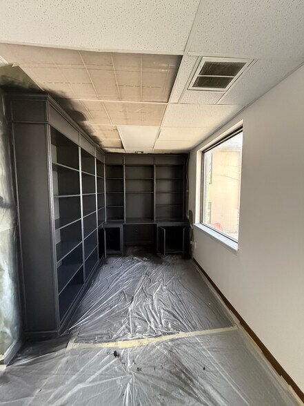 More Photos Of 729 N Frazier St, Conroe Office For Sale