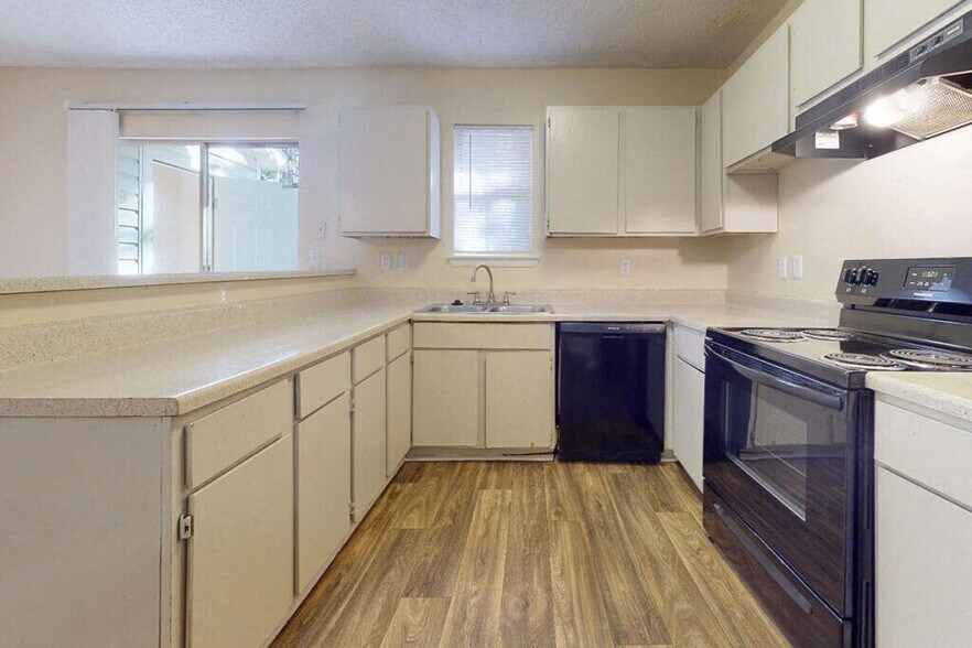 More Photos Of 5816 Covington Hwy, Decatur Apartments For Sale
