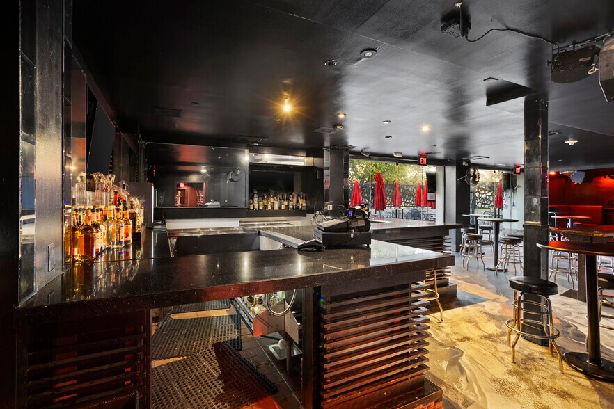 More Photos Of 10333 E Technology Blvd, Dallas Bar For Sale