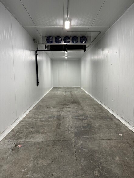 More Photos Of 4345 W Division St, Chicago Food Processing For Lease