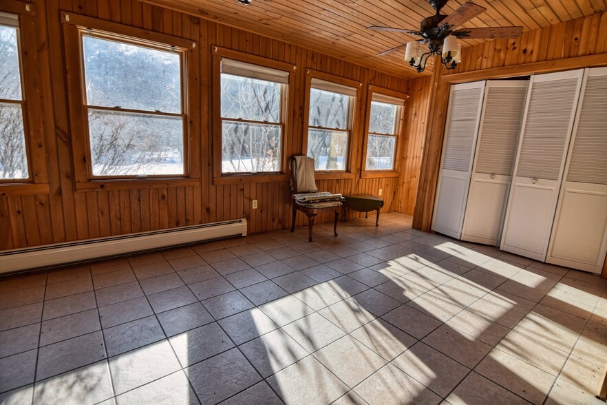 More Photos Of 27 Route 25, Plymouth Hospitality For Sale