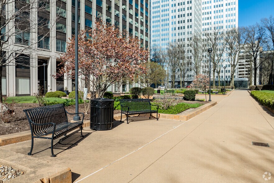 More Photos Of 320 Fort Duquesne Blvd, Pittsburgh Apartments For Sale