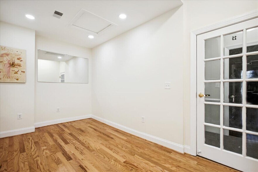 More Photos Of 5500-5506 Connecticut Ave NW, Washington Office For Lease