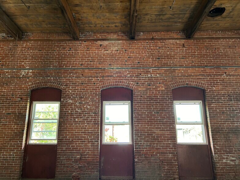 More Photos Of 70 Moshassuck Rd, Lincoln Manufacturing For Lease