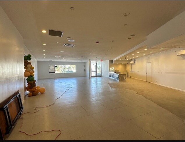More Photos Of 14173 Green Tree Blvd, Victorville Restaurant For Lease