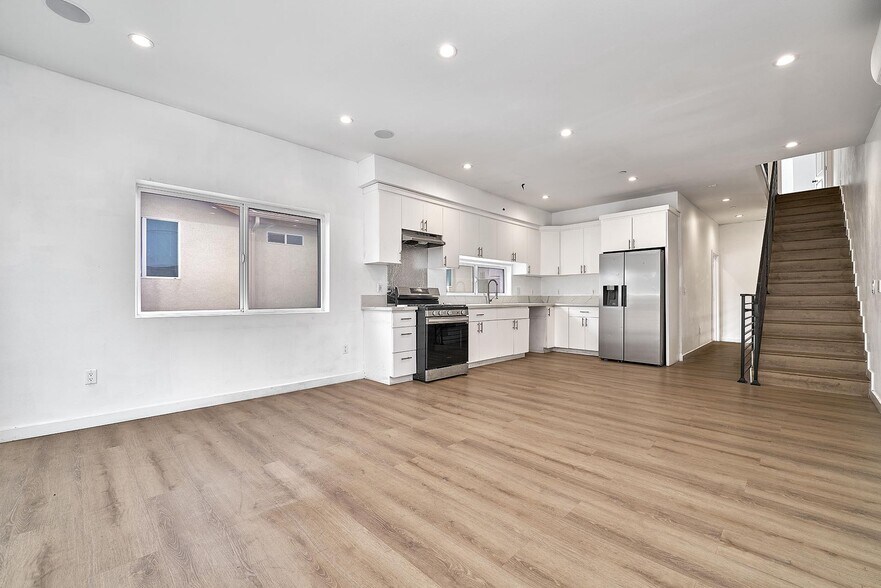 More Photos Of 550 W 47th St, Los Angeles Apartments For Sale
