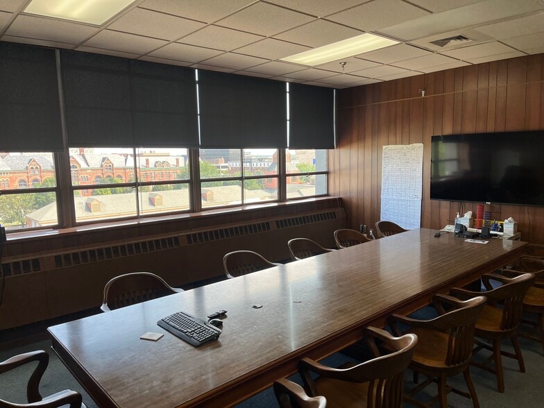 More Photos Of 300 S Center St, Springfield Manufacturing For Sale