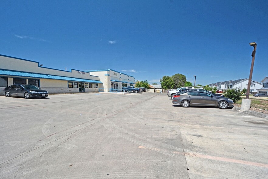 More Photos Of 1071 E TX-46 Hwy, New Braunfels Storefront Retail Office For Lease