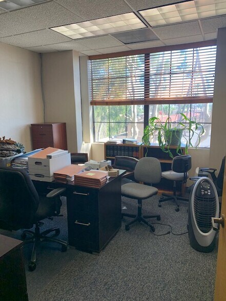 More Photos Of 1015 Chestnut Ave, Carlsbad Office For Sale