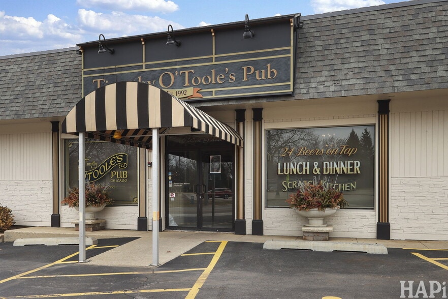 More Photos Of 10 W Grand Ave, Lake Villa Restaurant For Sale