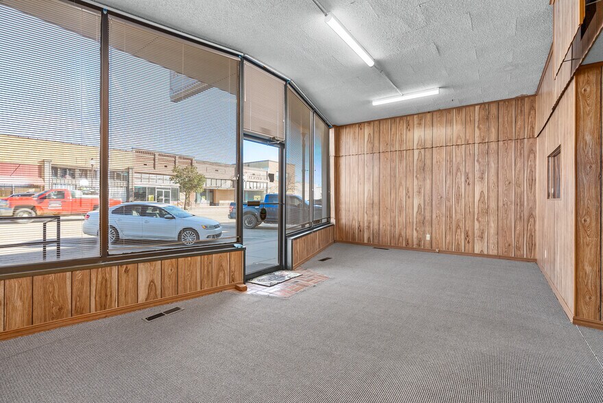 More Photos Of 155 N Broadway Ave, Booneville Storefront For Sale