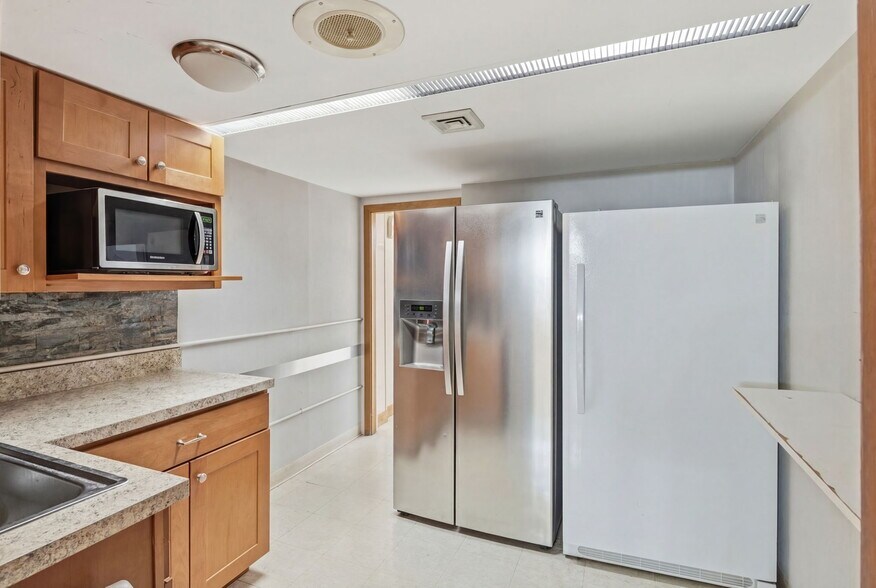 More Photos Of 540-544 Douglas Ave, Providence Office For Sale