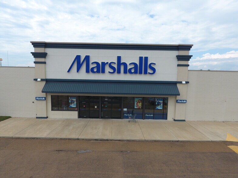 More Photos Of 1720-1722 Veterans Blvd, Mccomb Storefront For Sale