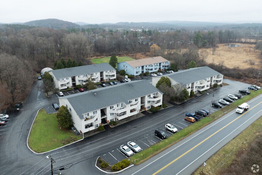 More Photos Of 220 West Rd, Pleasant Valley Apartments For Sale