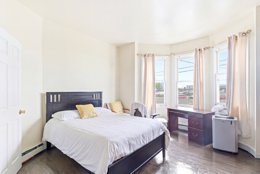 More Photos Of 237 Astor St, Newark Apartments For Sale