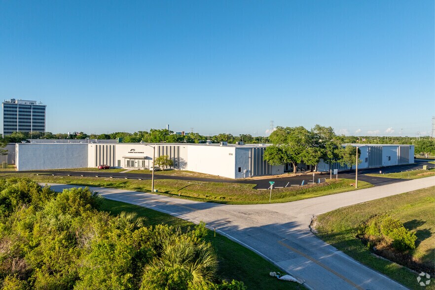 More Photos Of 9700-9704 Solar Dr, Tampa Warehouse For Lease