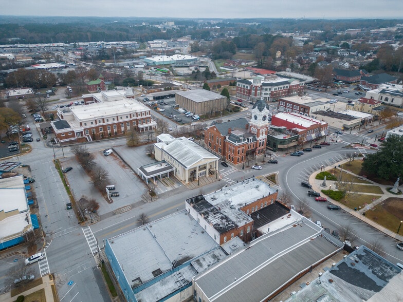 More Photos Of 1134 Clark St, Covington Bank For Lease