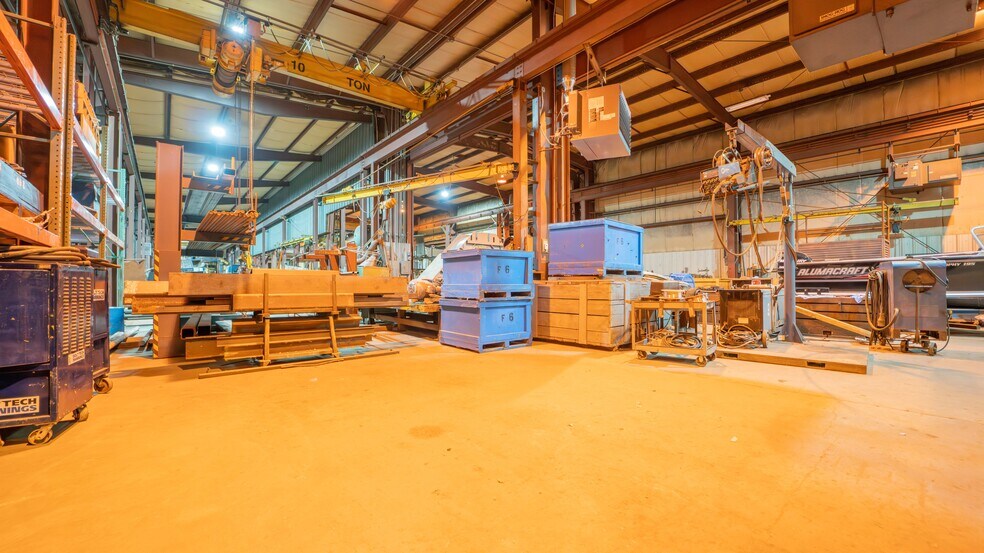 More Photos Of 1019 E Summit St, Crown Point Warehouse For Sale