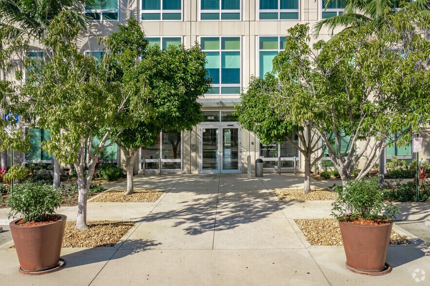 More Photos Of 2307 W Broward Blvd, Fort Lauderdale Office For Lease