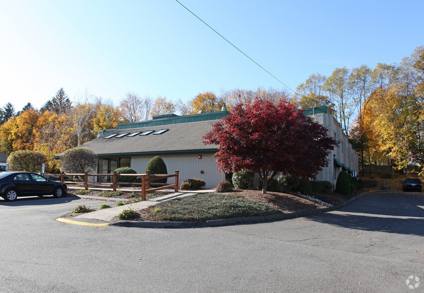 More Photos Of 2189 Silas Deane Hwy, Rocky Hill Office For Lease