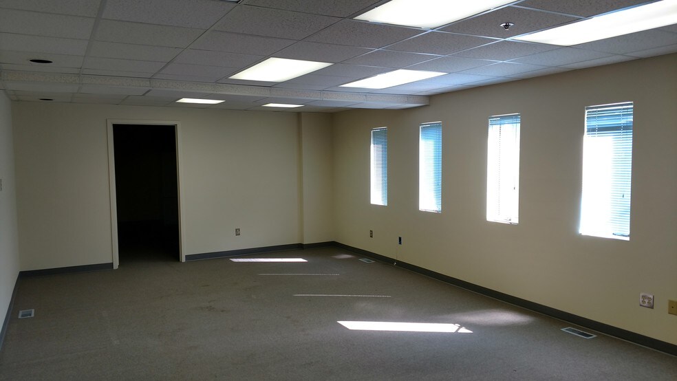 More Photos Of 10630 Riggs Hill Rd, Jessup Warehouse For Lease