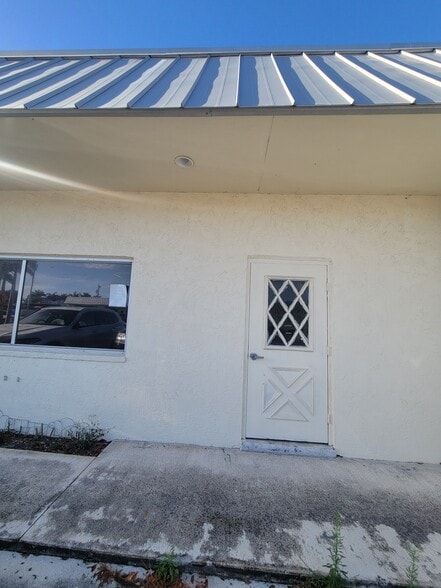 More Photos Of 1328 Lafayette St, Cape Coral Freestanding For Sale