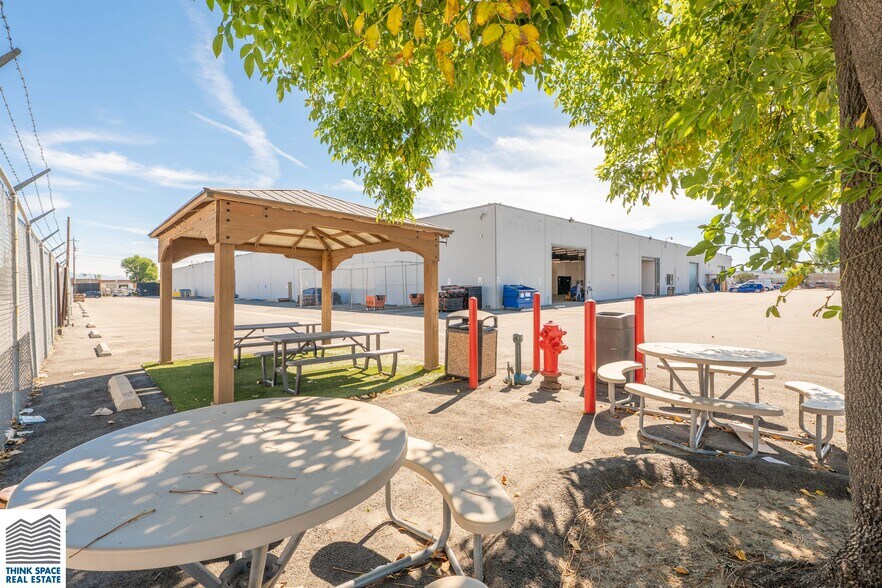 More Photos Of 9419 Mason Ave, Chatsworth Manufacturing For Lease