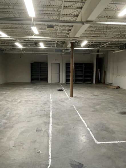 More Photos Of 2409 Sycamore Dr, Knoxville Showroom For Lease