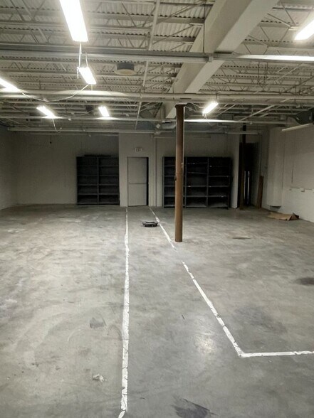 More Photos Of 2409 Sycamore Dr, Knoxville Showroom For Sale