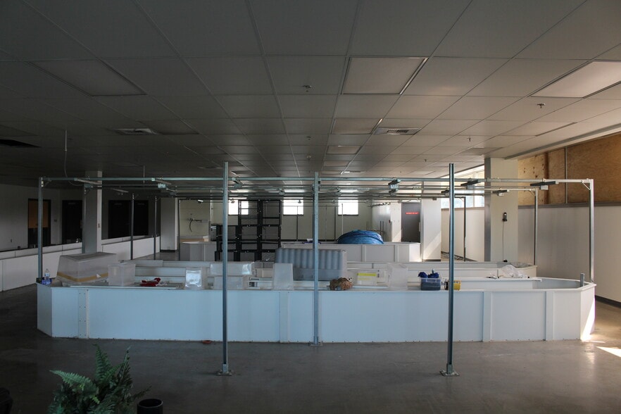 More Photos Of 8333 Hickman Mills Dr, Kansas City Warehouse For Sale