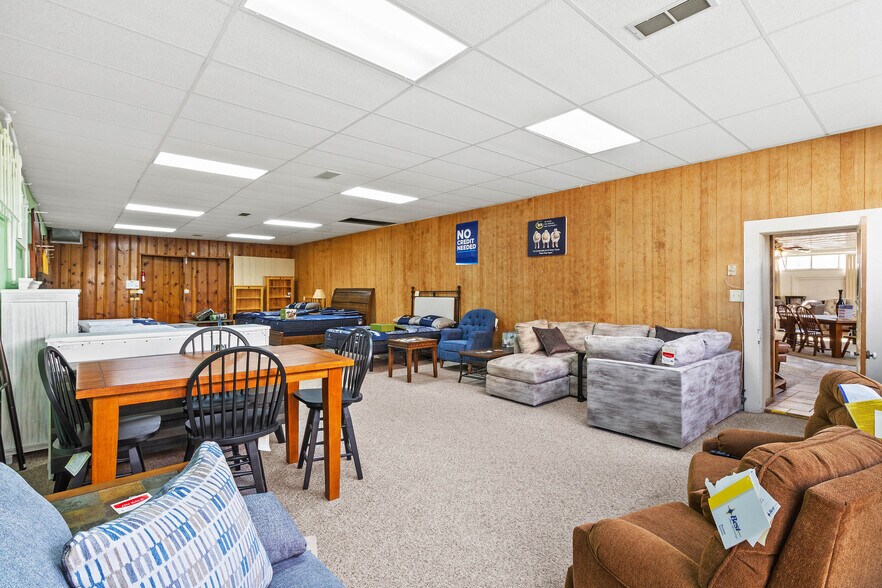 More Photos Of 147 S Springfield St, Saint Paris General Retail For Sale