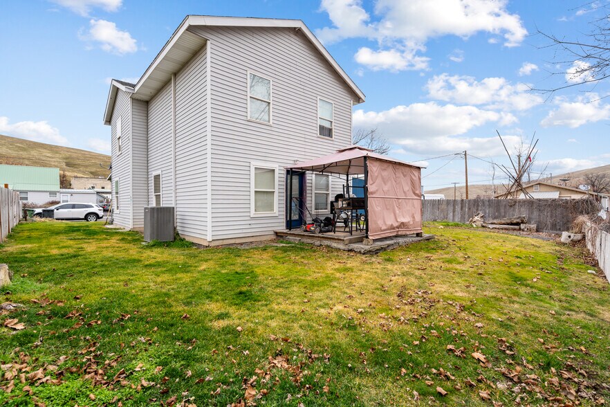 More Photos Of 140 S Chase St, Heppner Apartments For Sale
