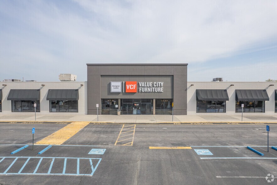 More Photos Of 2720 N Mall Dr, Virginia Beach Department Store For Lease