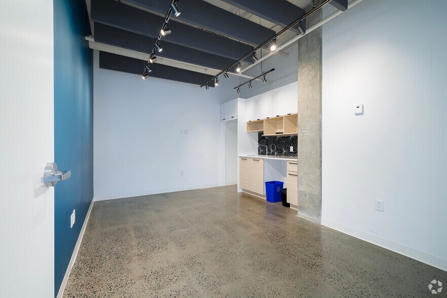 More Photos Of 7236 St Waverly, Montréal Office For Lease