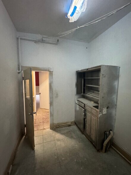 More Photos Of 2449 Shirley Ave, Baltimore Flex For Sale