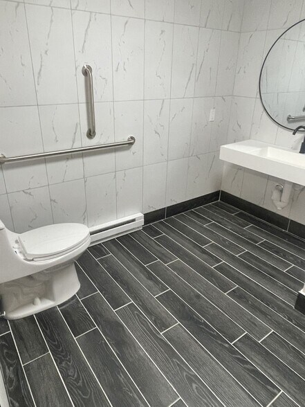 More Photos Of 8949 N Deerbrook Trl, Brown Deer Light Distribution For Sale