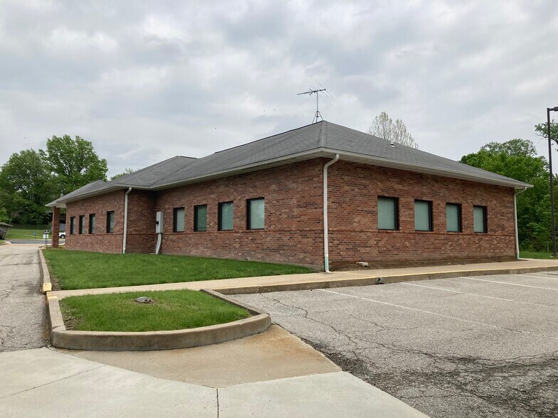 More Photos Of 1916 Boggs Creek Rd, Jefferson City Medical For Sale