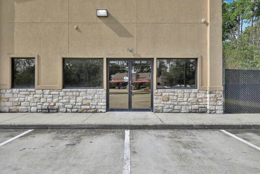 More Photos Of 1126 Rayford Rd, Spring Medical For Sale