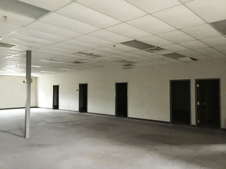 More Photos Of 5270-5296 Eastern Ave SE, Kentwood Storefront For Lease