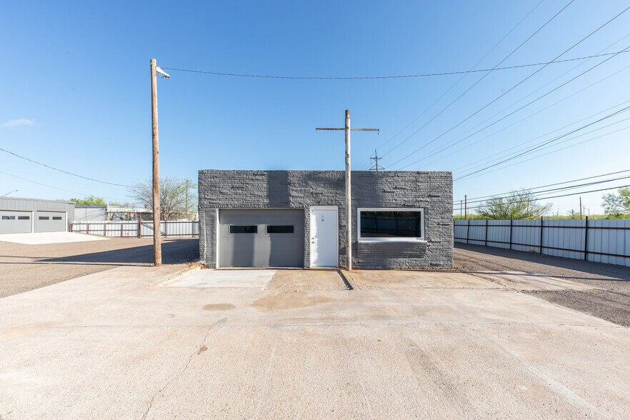 More Photos Of 769 Arnold Blvd, Abilene Flex For Sale