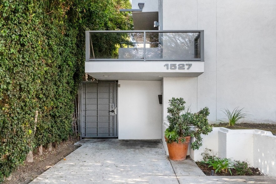 More Photos Of 1527 Veteran Ave, Los Angeles Apartments For Sale