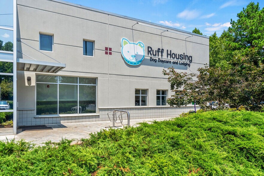 More Photos Of 1605 NW Maynard Rd, Cary Veterinarian Kennel For Sale