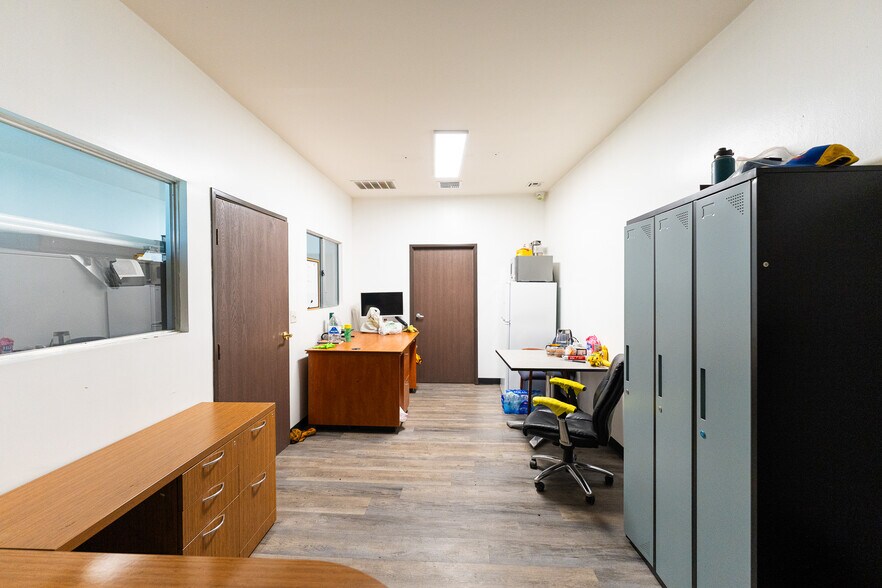 More Photos Of 1322 W Compton Blvd, Compton Warehouse For Lease