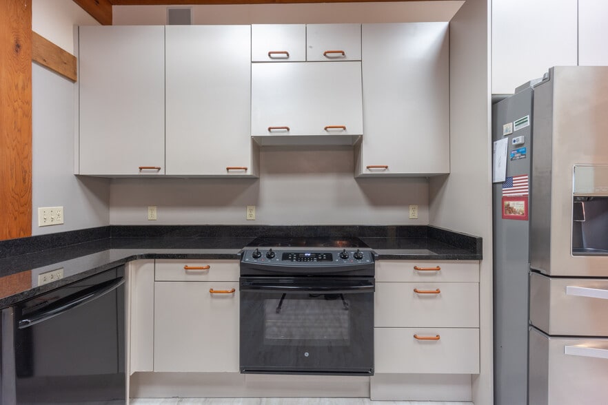 More Photos Of 1606 3rd Ave SE, Steinhatchee Lodge Meeting Hall For Sale