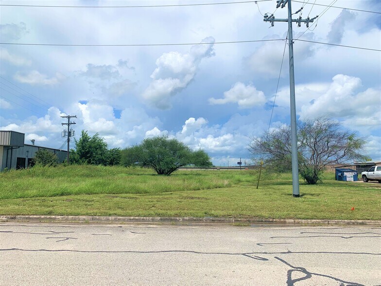 More Photos Of Handley St and HWY 290, Brenham Land For Lease