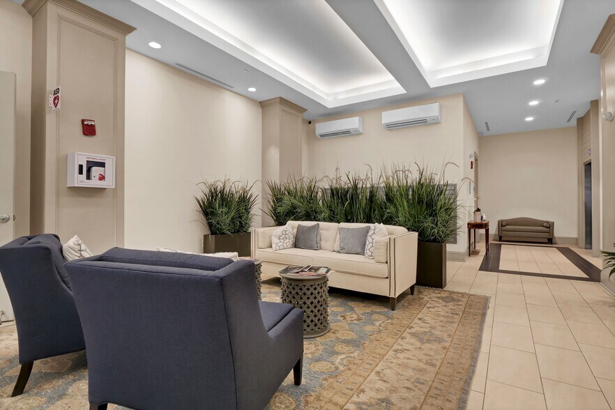 More Photos Of 240 N Water St, Wilmington Specialty For Sale